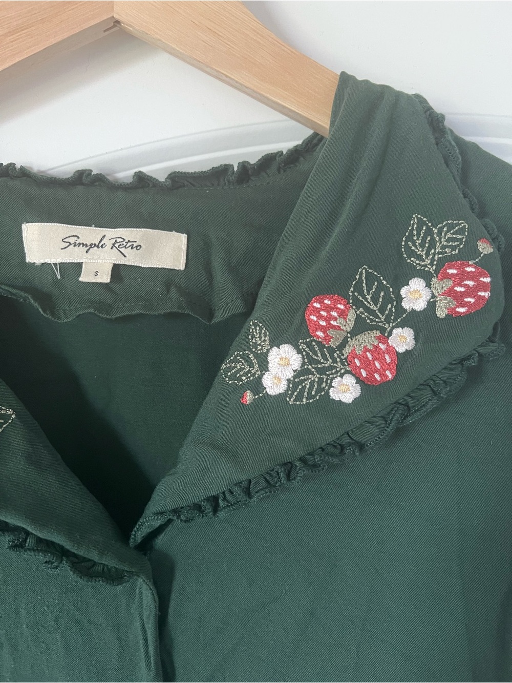Simple Retro Women's Dark Green Embroidered Strawberry Blouse